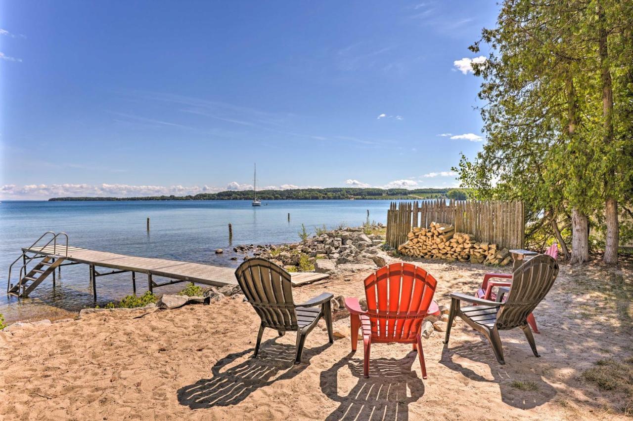 Quaint Studio With Shared Beach Walk To Suttons Bay Экстерьер фото