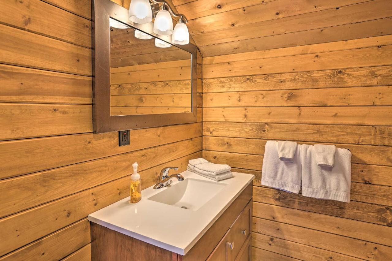 Quaint Studio With Shared Beach Walk To Suttons Bay Экстерьер фото
