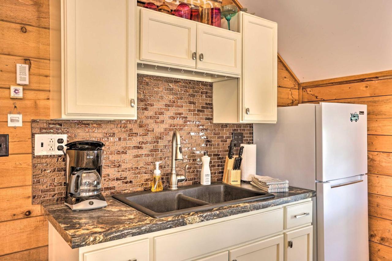 Quaint Studio With Shared Beach Walk To Suttons Bay Экстерьер фото