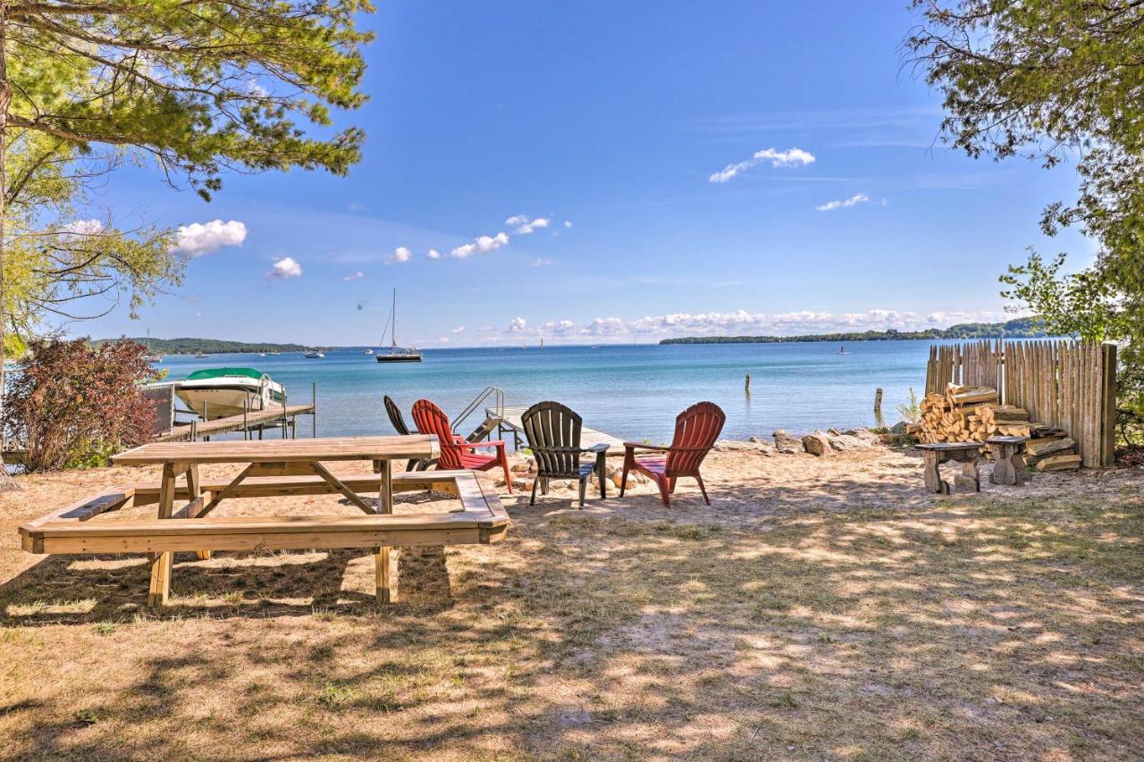Quaint Studio With Shared Beach Walk To Suttons Bay Экстерьер фото
