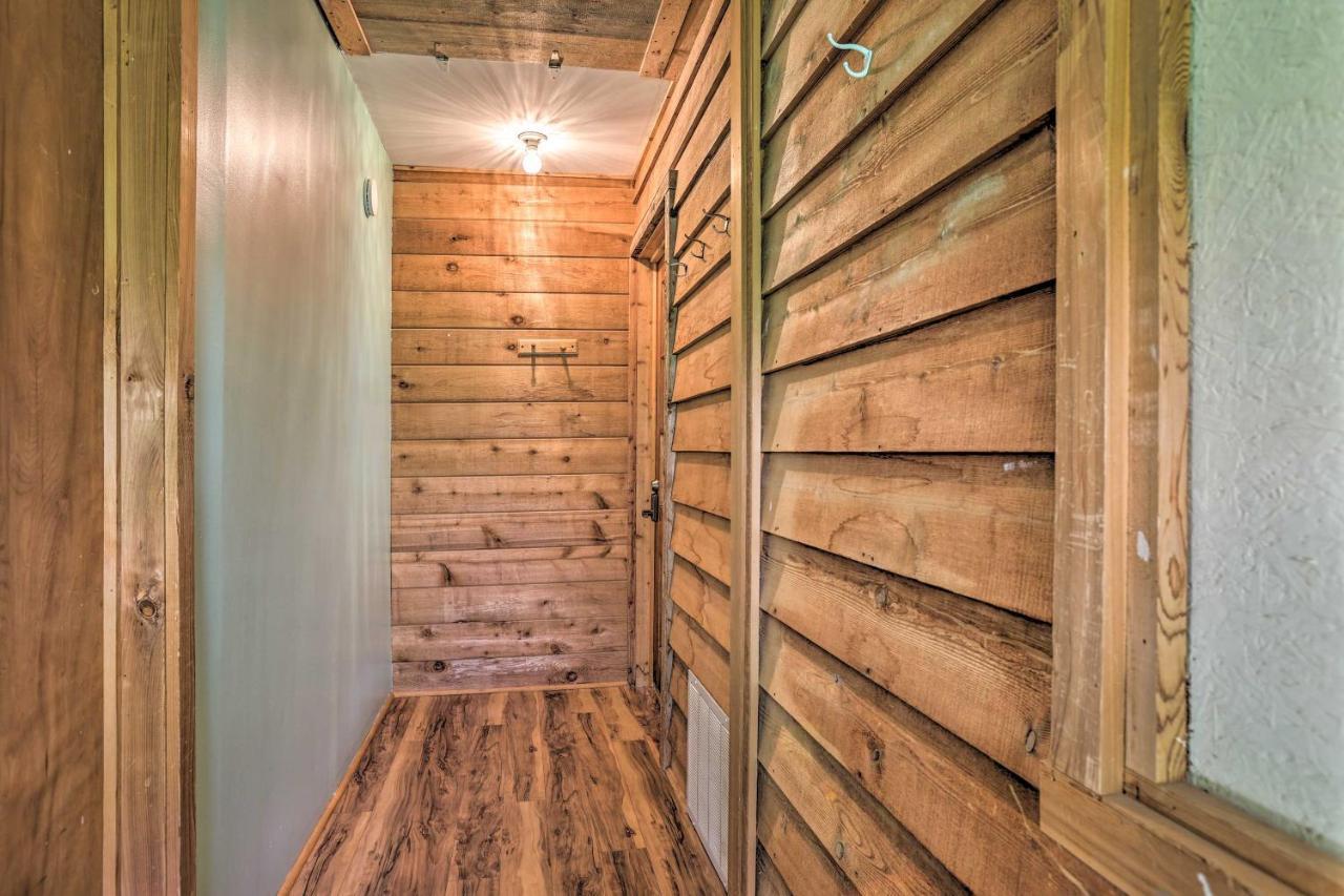 Quaint Studio With Shared Beach Walk To Suttons Bay Экстерьер фото