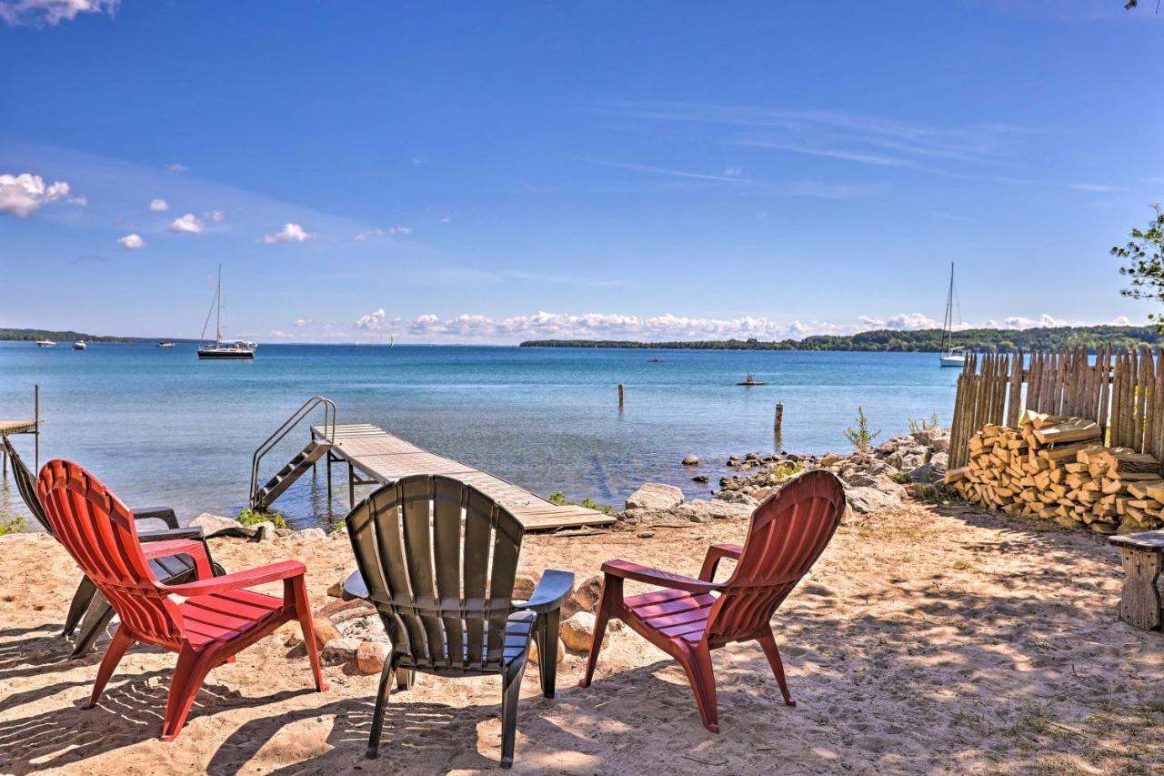 Quaint Studio With Shared Beach Walk To Suttons Bay Экстерьер фото