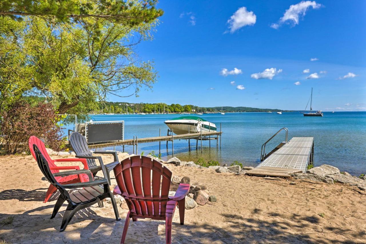 Quaint Studio With Shared Beach Walk To Suttons Bay Экстерьер фото