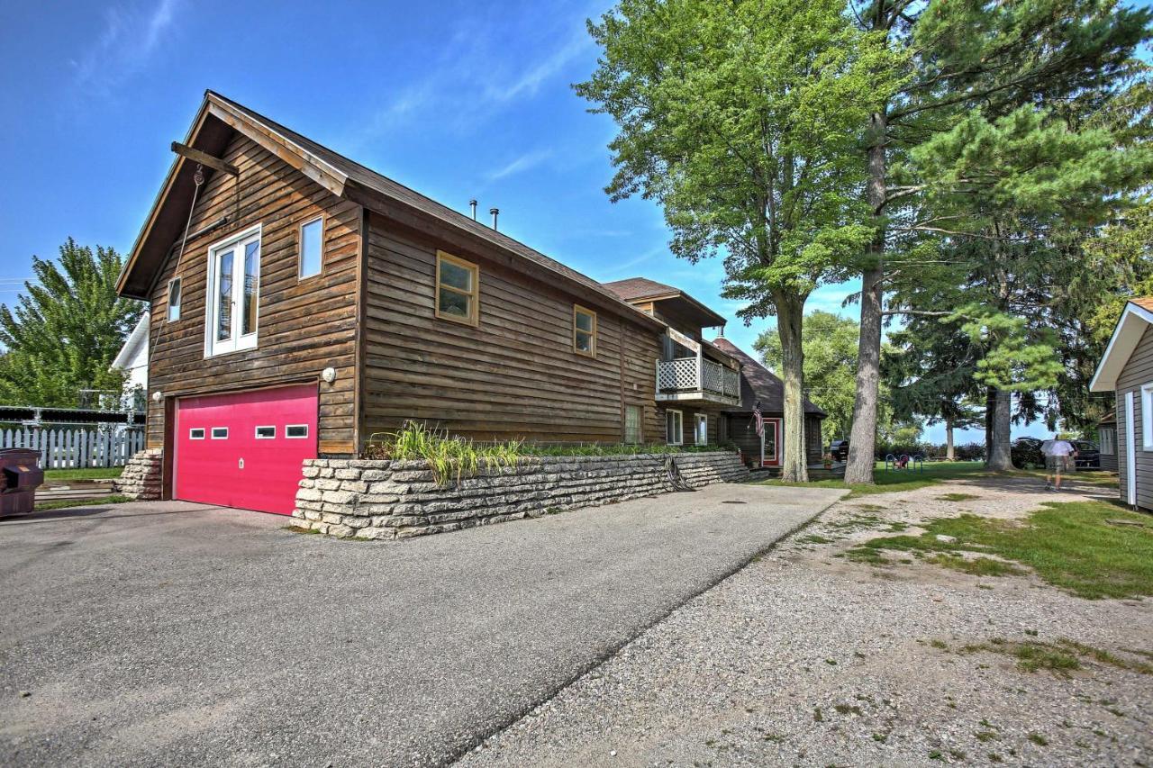 Quaint Studio With Shared Beach Walk To Suttons Bay Экстерьер фото